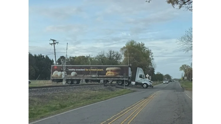 NCDOT планирует улучшить перекресток в Корнелиусе после серии инцидентов с грузовиками
