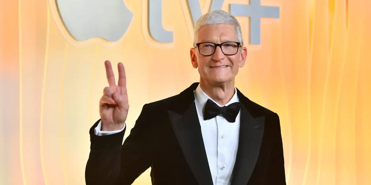 Тим Кук покидает пост главы Apple: Джон Тернус станет новым CEO